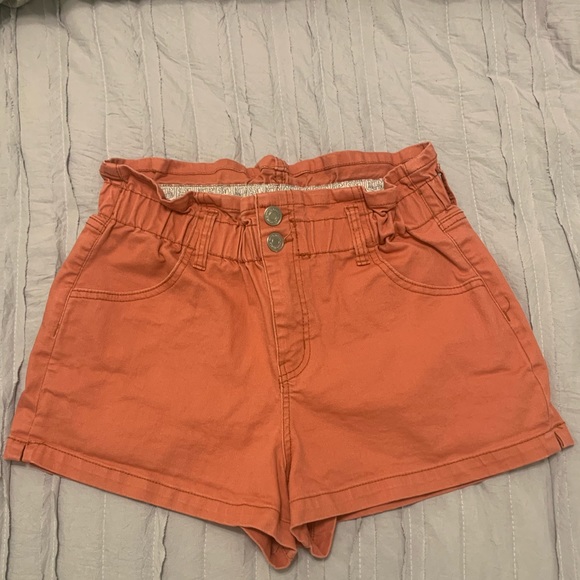 HIGH RISE SHORTS - Picture 1 of 4